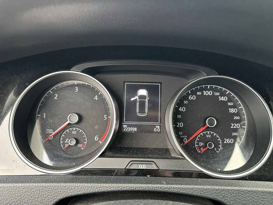 VW golf 7 kombi 2.0 tdi uszkodzony