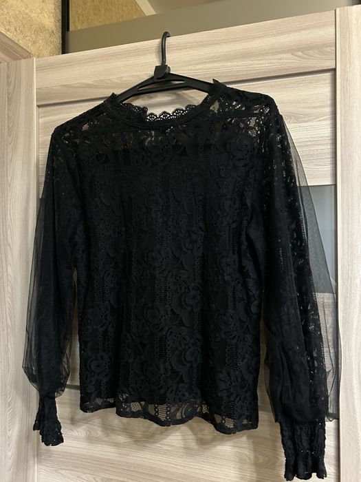 чорна блуза
