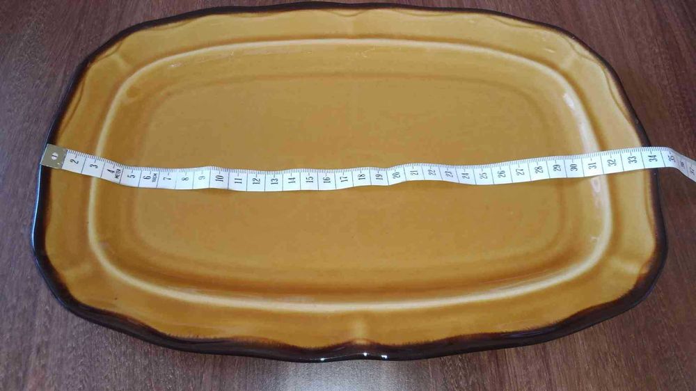 Zestaw ceramicznych talerzy obiadowych deserowe i tace brązowe falbany