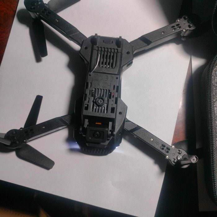Квадрокоптер з подвійною камерою