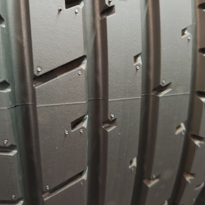 225/55/19 Sprzedam komplet opon letnich Toyo