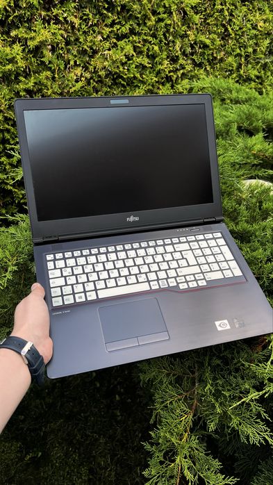 Fujitsu Lifebook U757 i5-6200U 8ГБ DDR4 256ГБ SSD 15.6” FHD