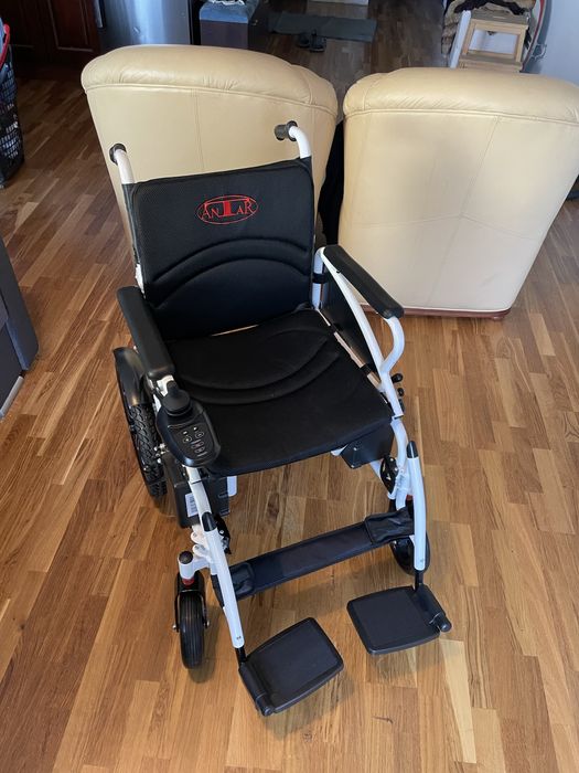 Nowy elektryczny wózek inwalidzki Antar At52304