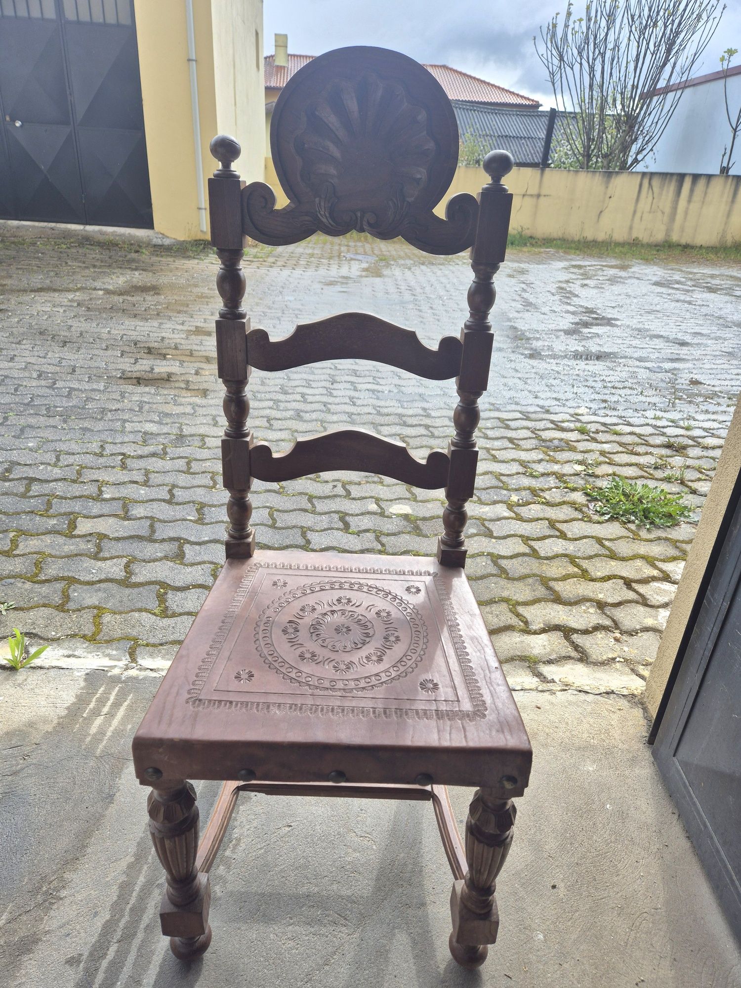 Mobília de sala antiga de madeira