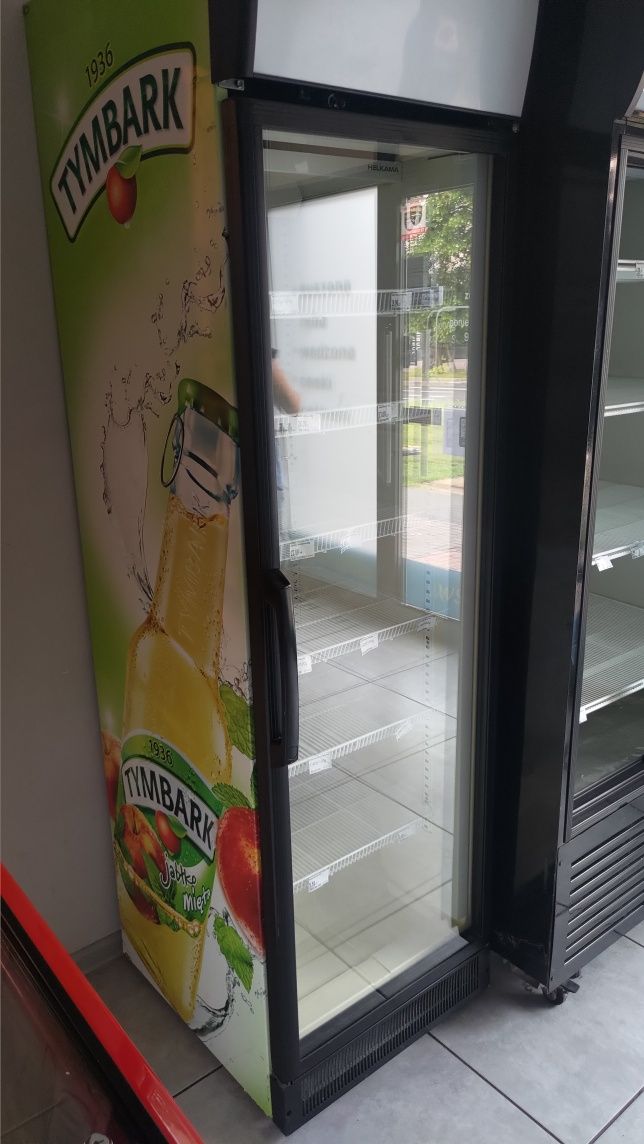 Lodówka witryna sklepowa napoje