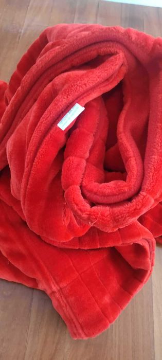 Cobertor Vermelho - 2,56 x 2,37 m - Novo