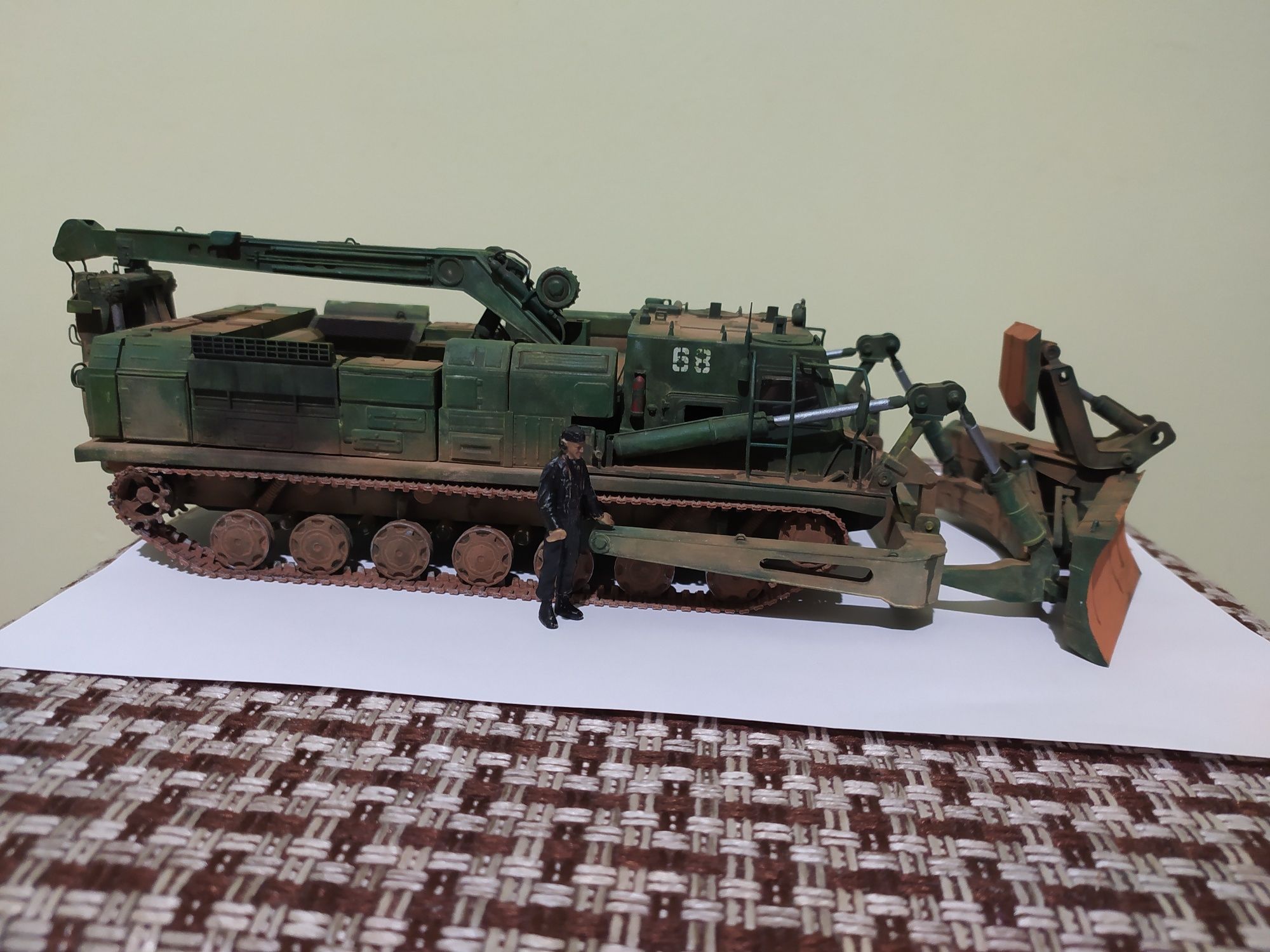 Модель танка, тягача, 1:35