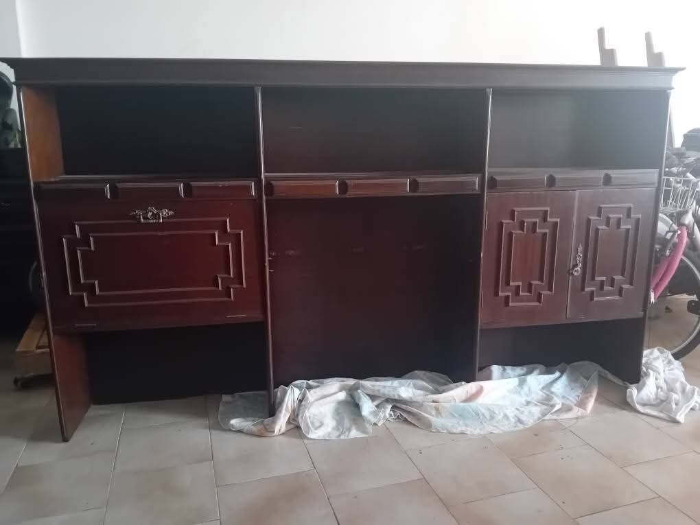 Seção de móvel de sala para restauro