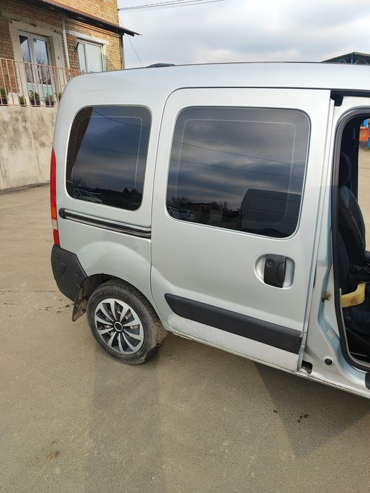 Автомобілі Renault kengo