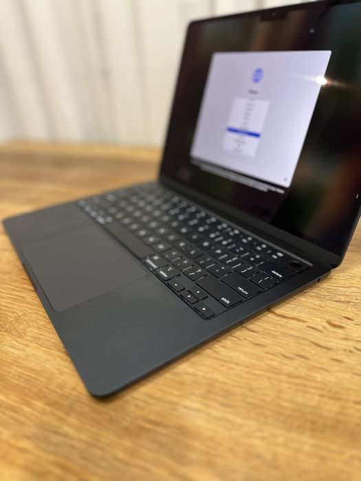 Macbook air 13 M2 2022 8/256 , ідеал , як новий