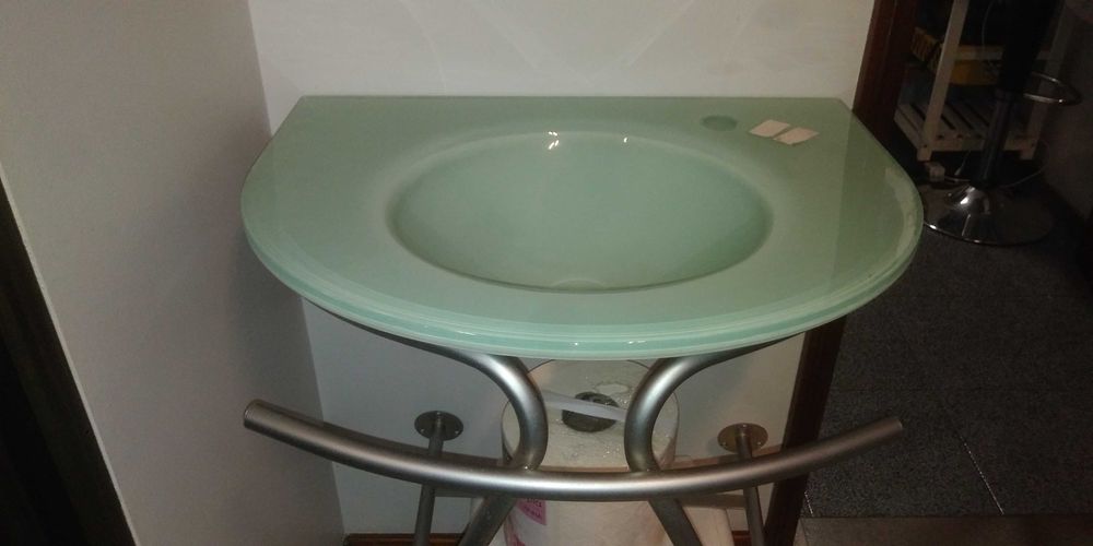 Lavatório casa banho moderno em vidro temperado com estrutura montagem