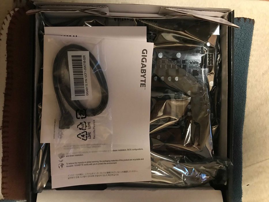Материнська плата Gigabyte B560M H
