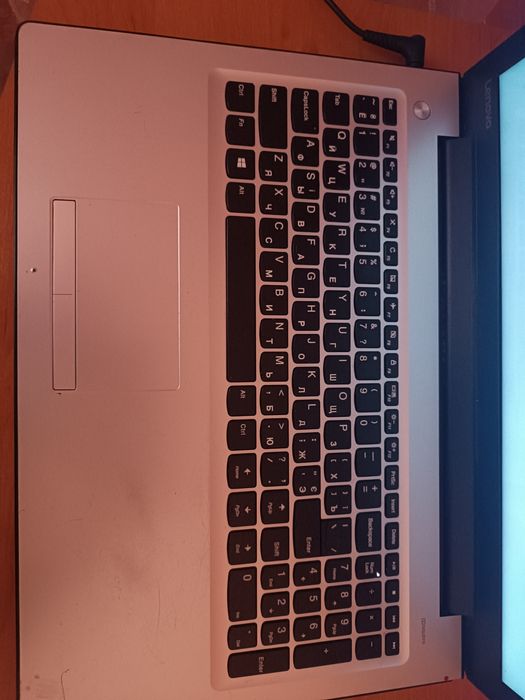 Продам ноутбук .