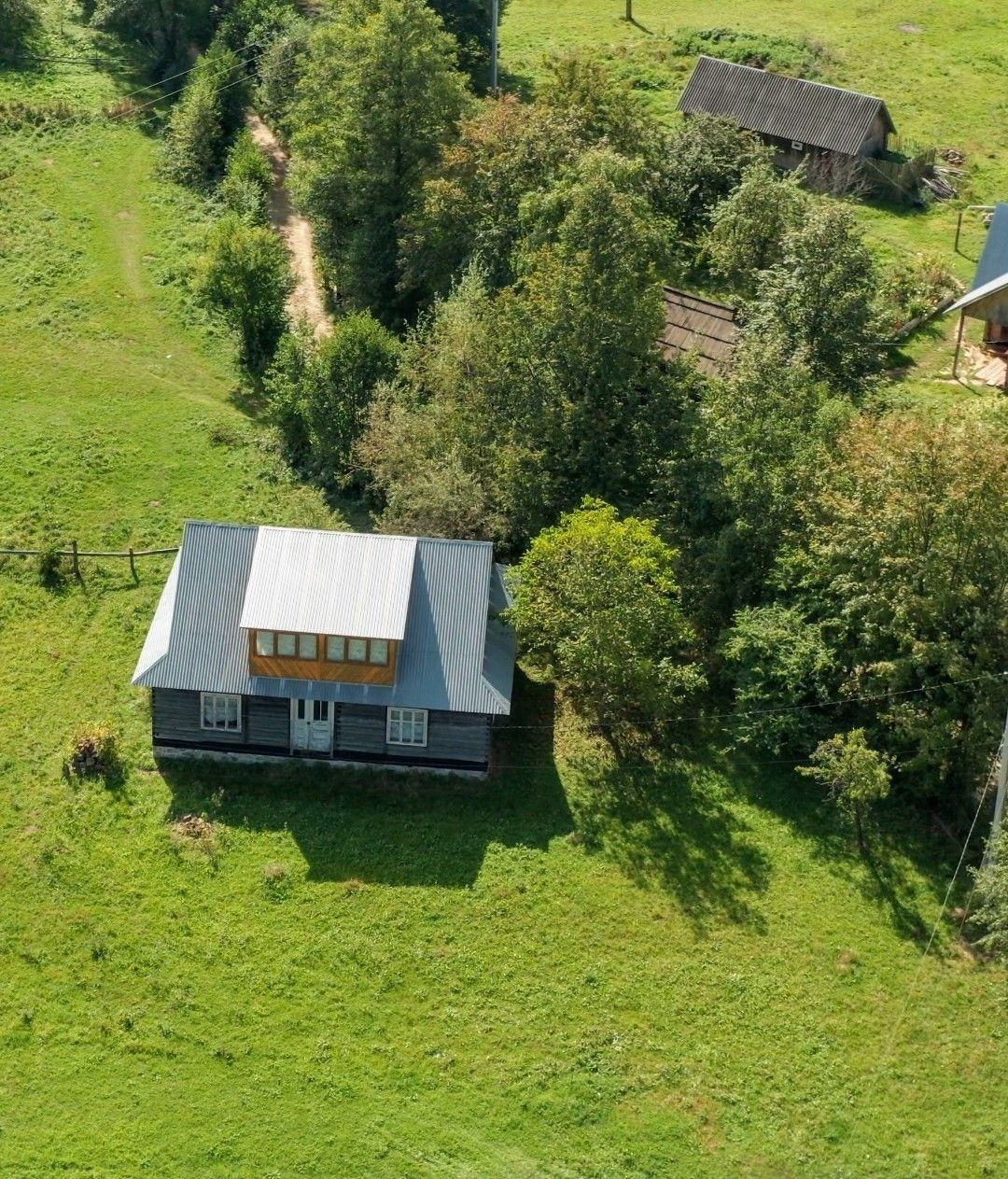 Продається будинок та земельні ділянки в с. Космач, Косівський район