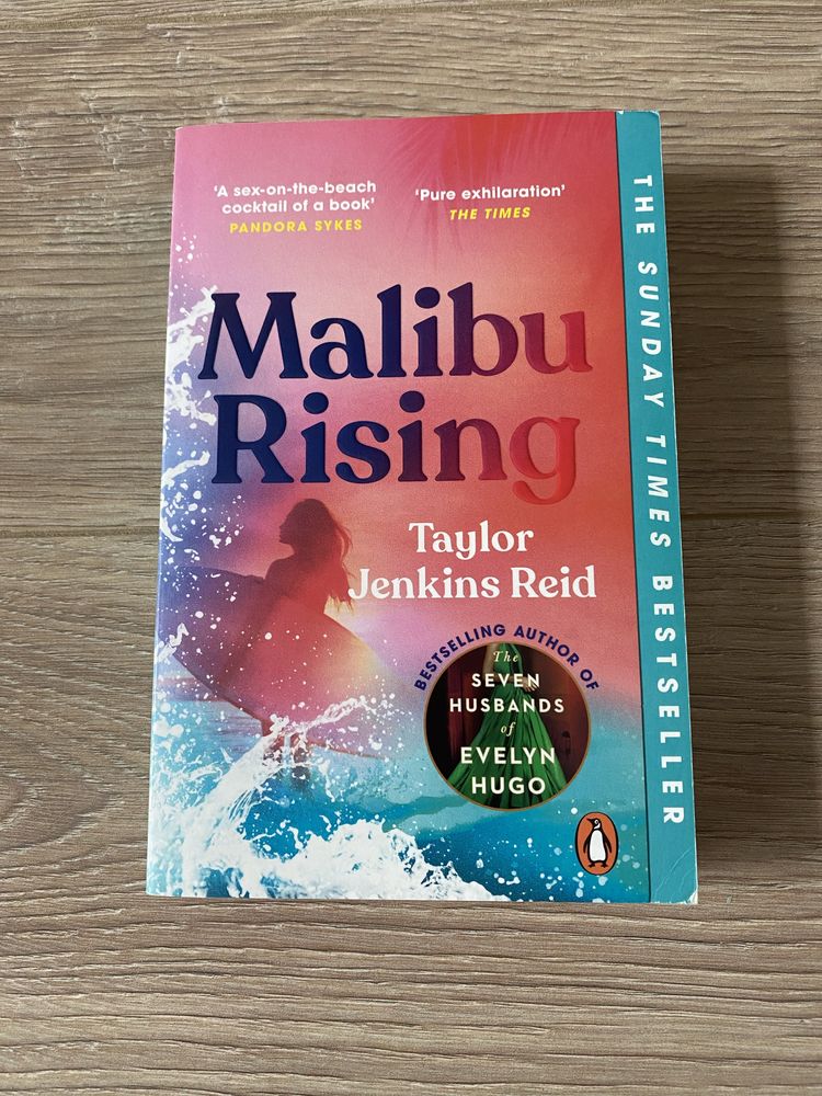 książka Malibu rising Taylor Jenkins Reid po angielsku