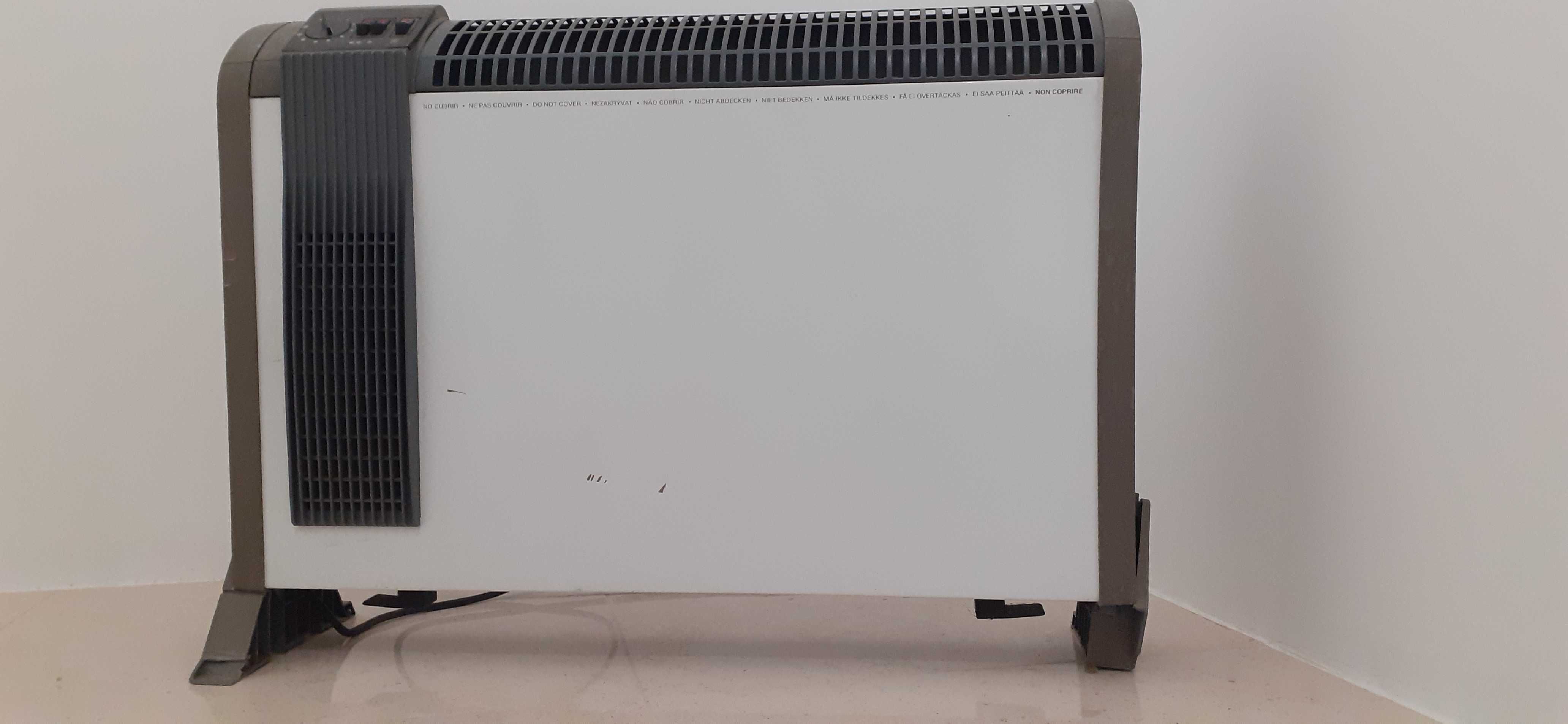 1 aquecedor elétrico - cerca de 1000 W