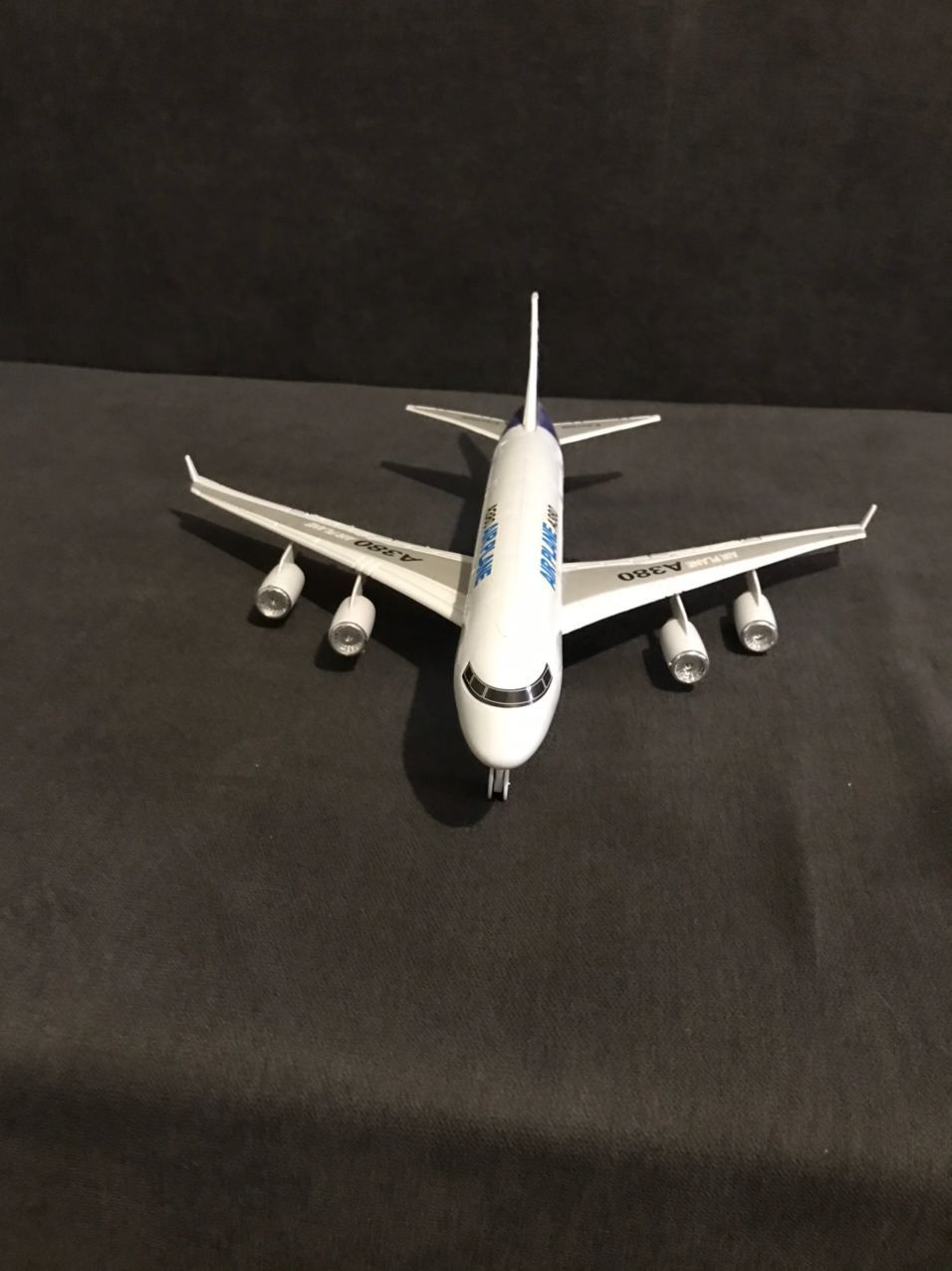 Продам модели самолетов