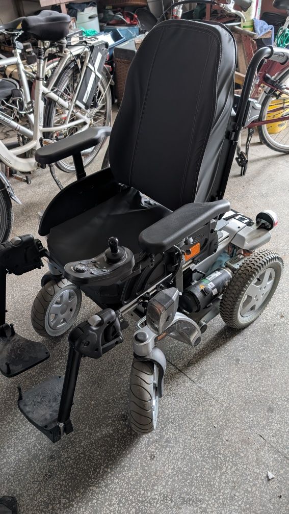 Wózek inwalidzki elektryczny invacare