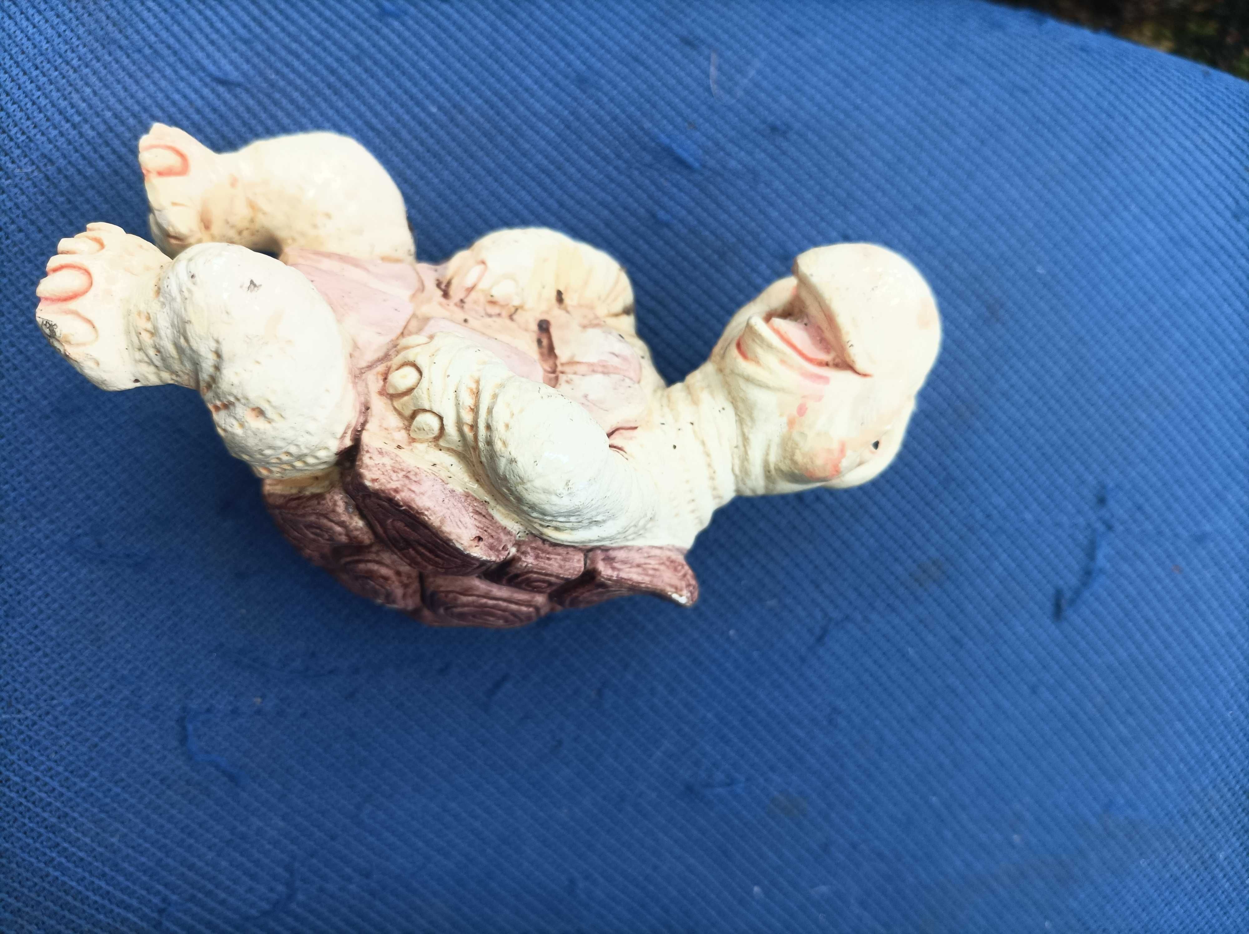 Śliczna figurka żółwia z masy ceramicznej ręcznie malowana