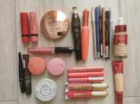 Zestaw 24 kosmetyków Bourjois z kosmetyczką
