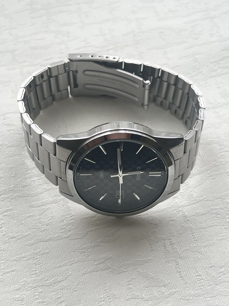продаю годинник. Casio
