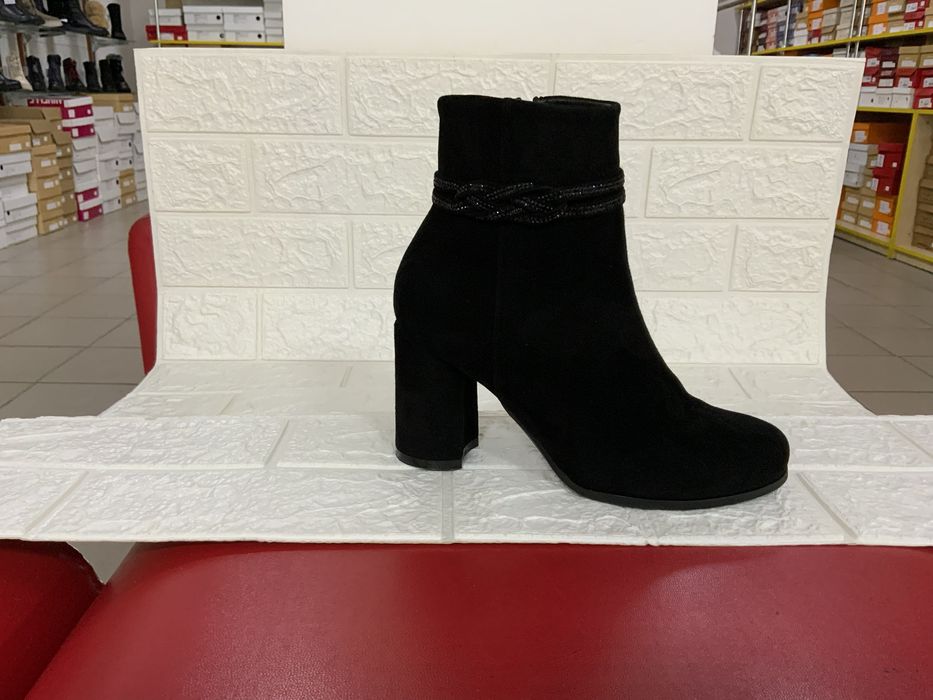 Женские демисезонные осенние ботинки на каблуке