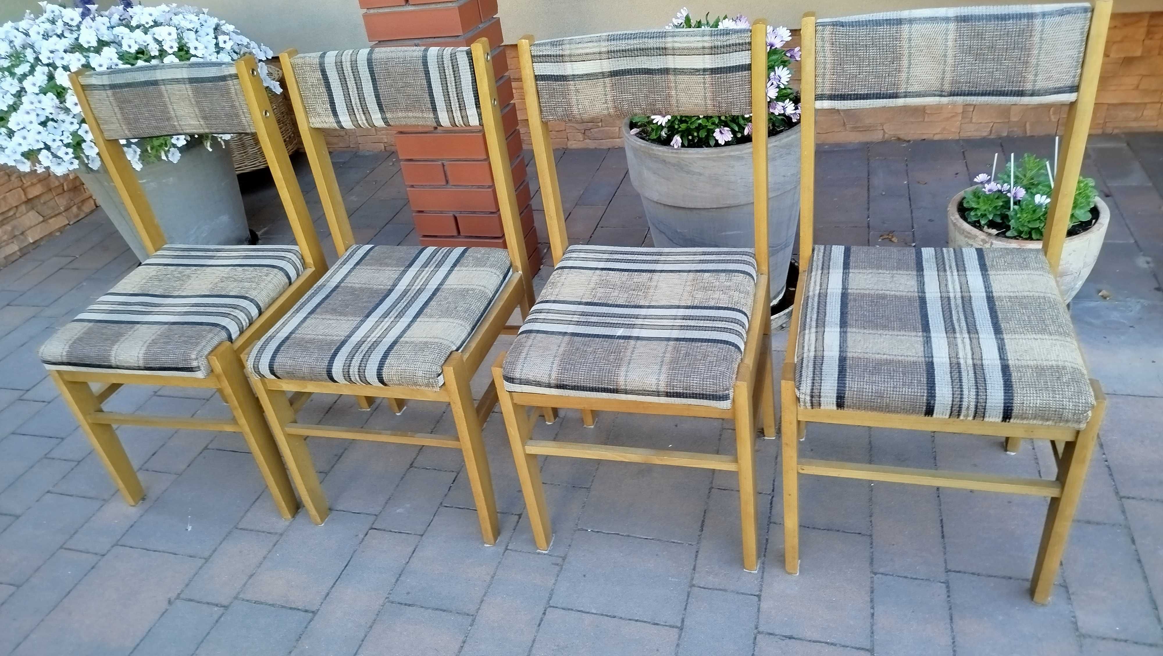 Krzesła Drewniane Komplet 4 Sztuk Z Obiciem Materiałowym