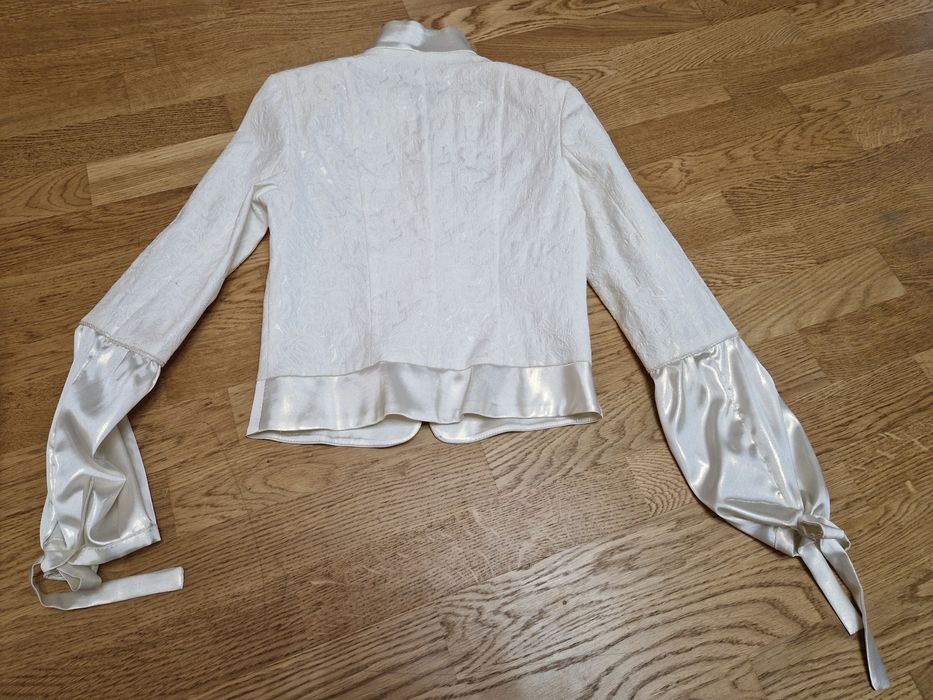 Святковий жіночий костюм