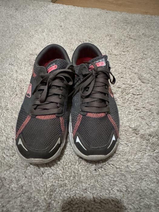 Tenis Skechers GoRun 37