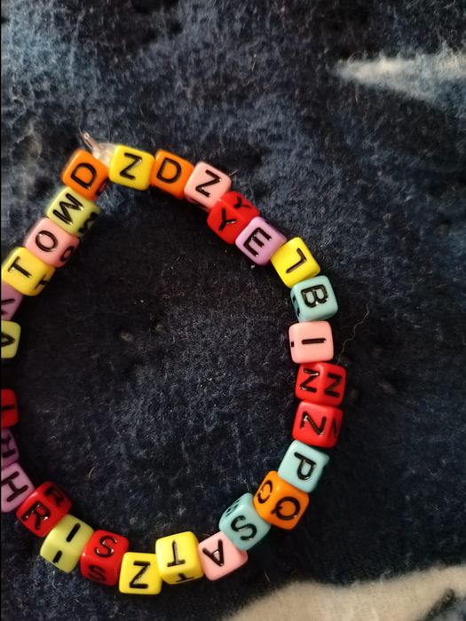 Pulseira colorida para   Crianças 10  a 13  anos   oferta brindes