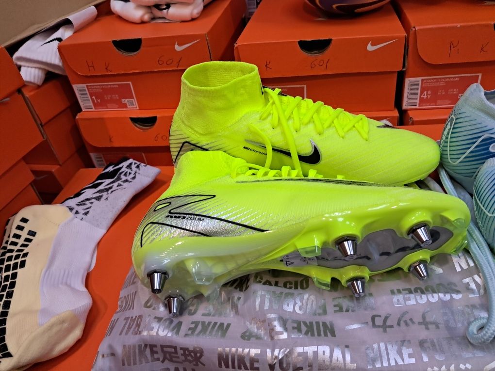 Футбольні бутси  Nike Air Zoom Mercurial Vapor 16 Elite  FQ8688-700