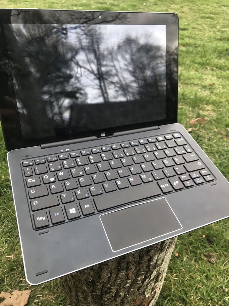 Планшет surfTab duo W1 під відновлення