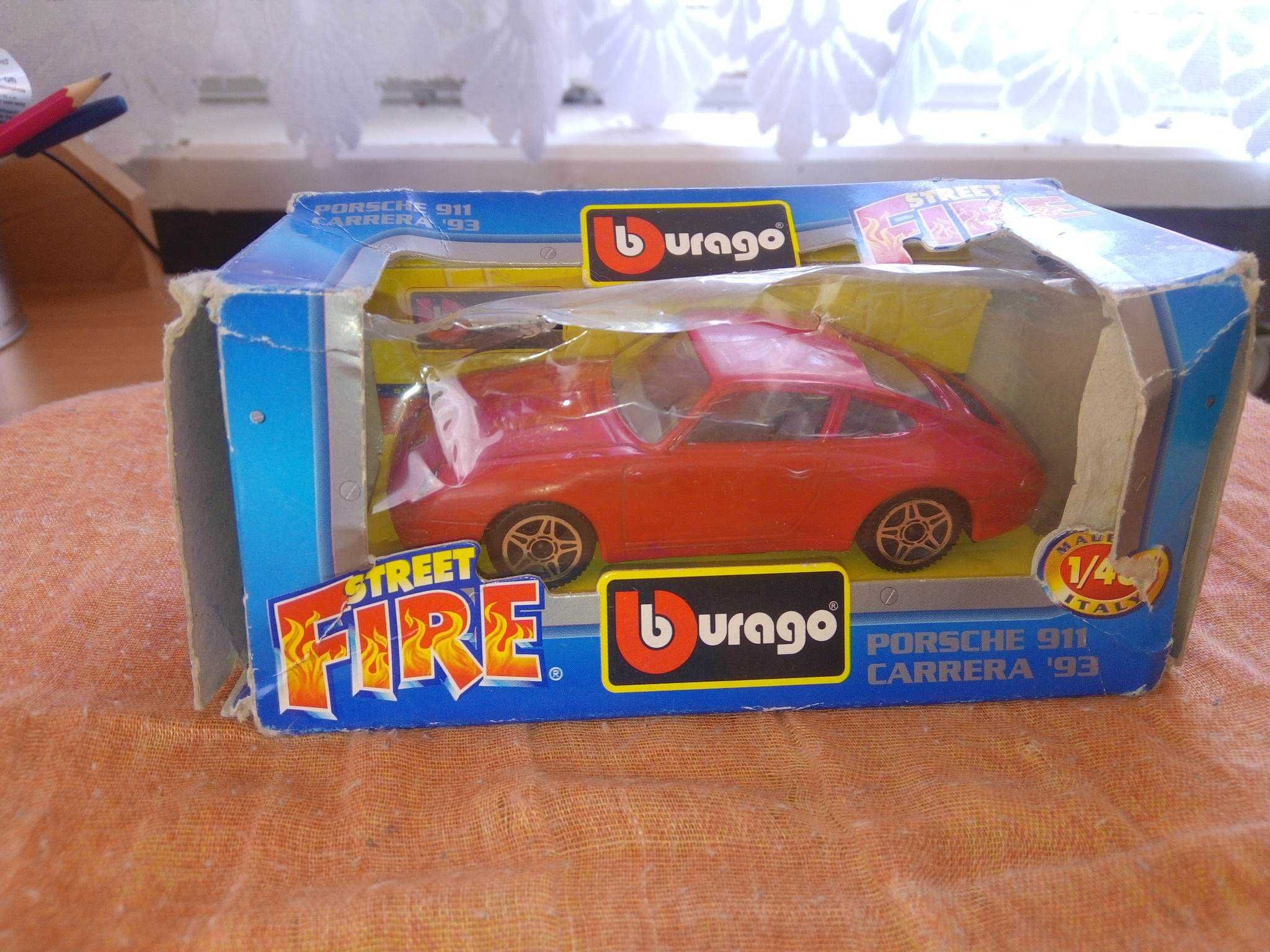 Porsche 911 Carrera 93 model Bburago 1/43 1:43 czerwony 4180 samochód
