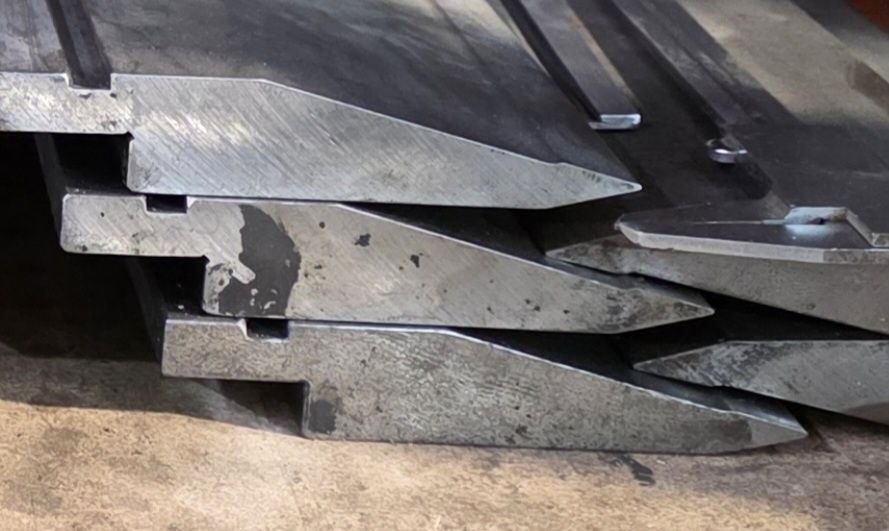 Prasa Krawędziowa krawędziarka DURMA 200 ton 3700mm CNC z 2009 roku