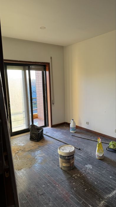 Apartamento T2, em fase final de remodelação