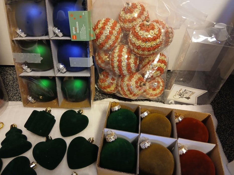 Новорічні іграшки на ялинку