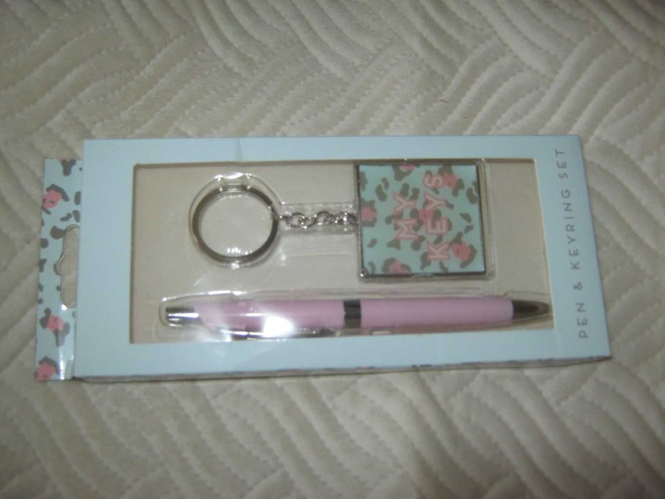 Długopis i breloczek do kluczy róż kwiaty