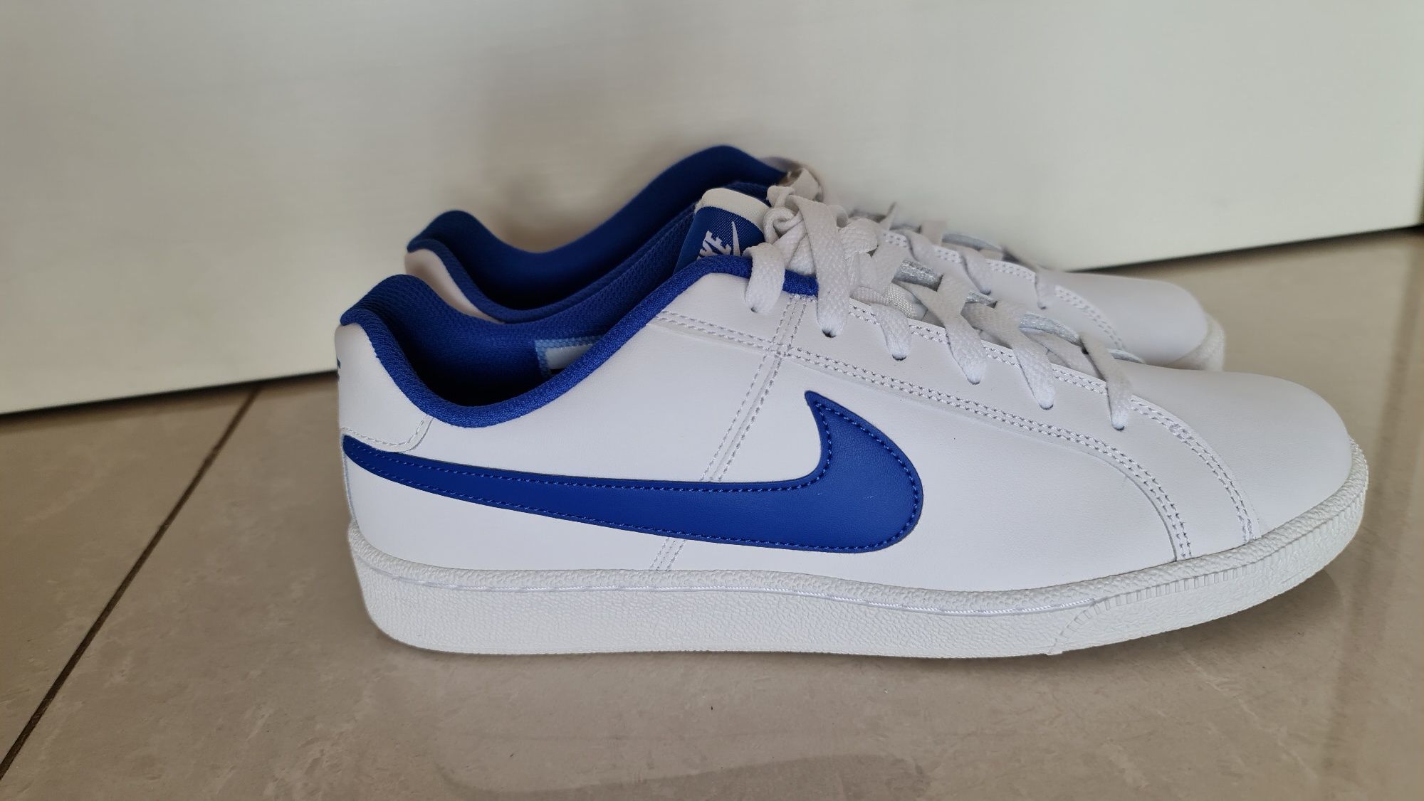 Nike Court Royale