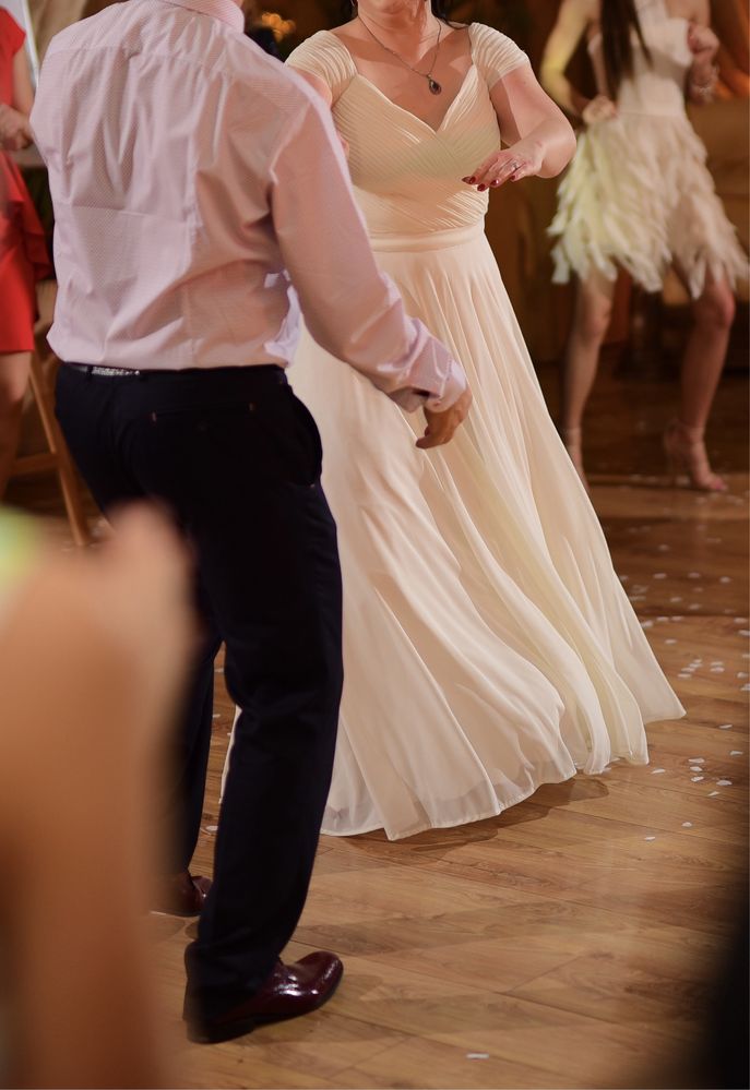 Elegancka sukienka ślubna