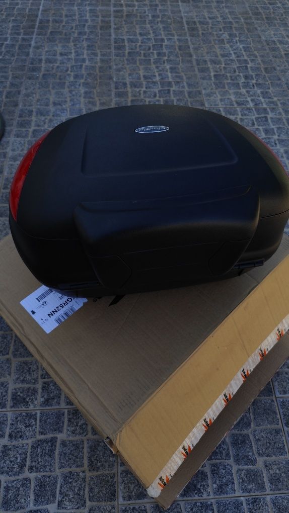 Baú top case Givi 47litros