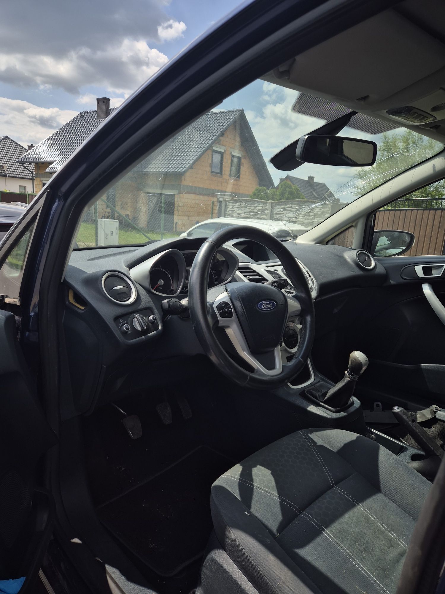 Fiesta Mk7 1.25benzyna 12rok uszkodzona