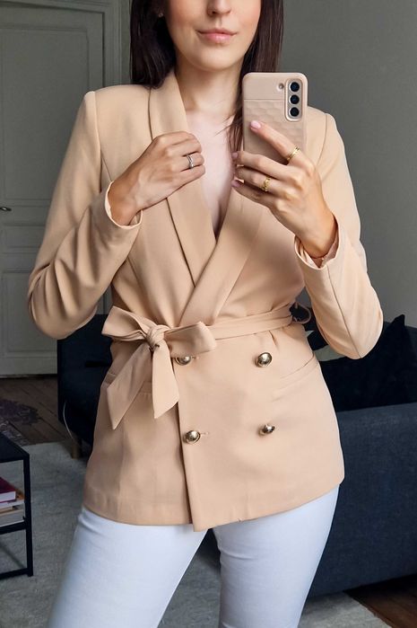 Elegancka marynarka ze złotymi guzikami S/36