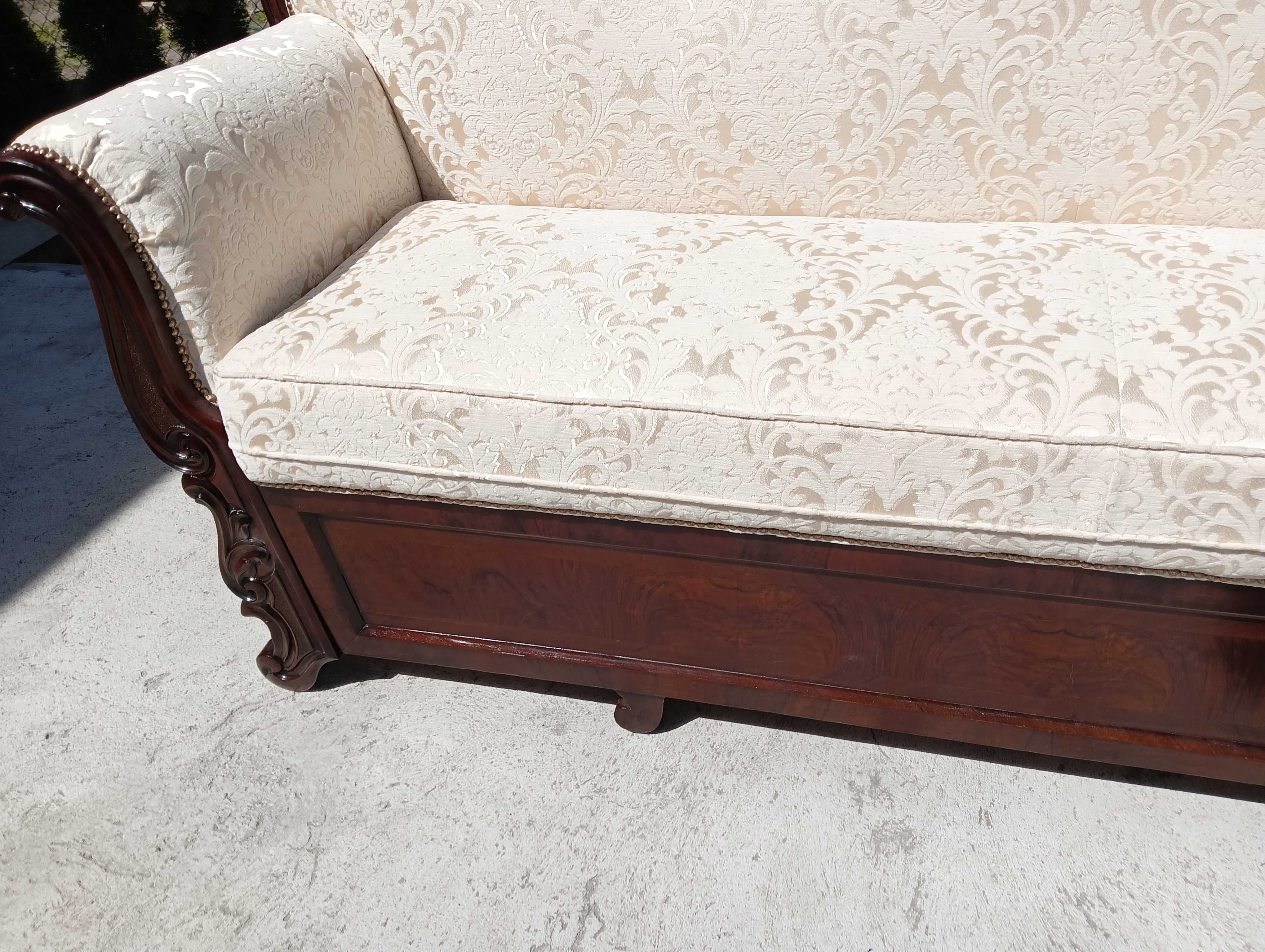 Knapa sofa antyczna Biedermeier z funkcją spania po renowacji