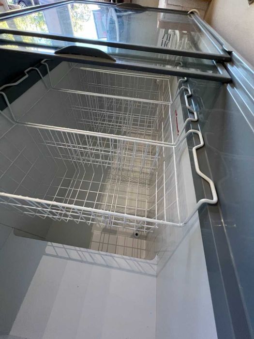 Zamrażarka skrzyniowa z płaską przeszkloną szybą