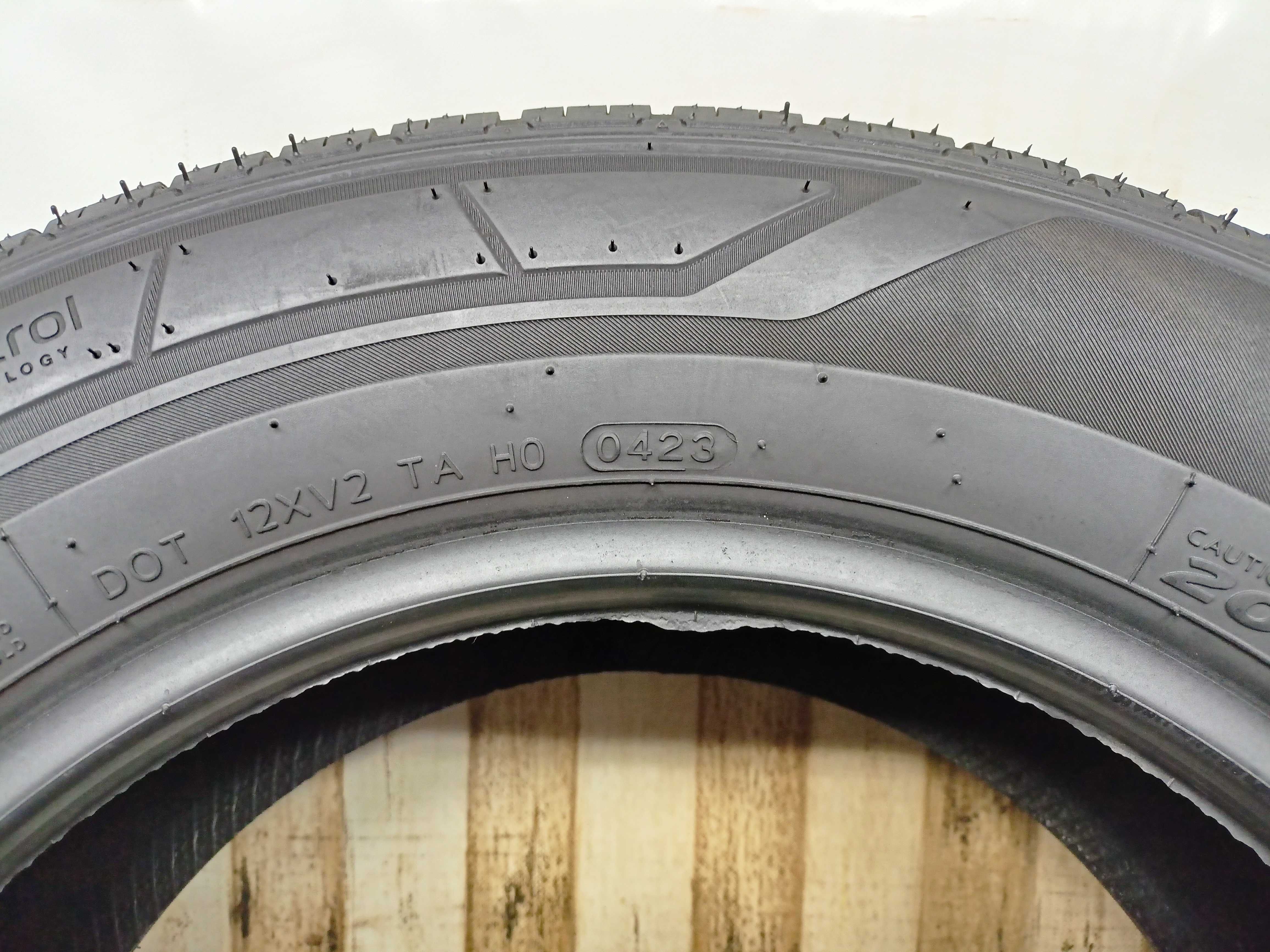 Hankook Ventralt 205/65/16C 23r. 107/105T 2x7,4mm 2x7,2mm (4380)