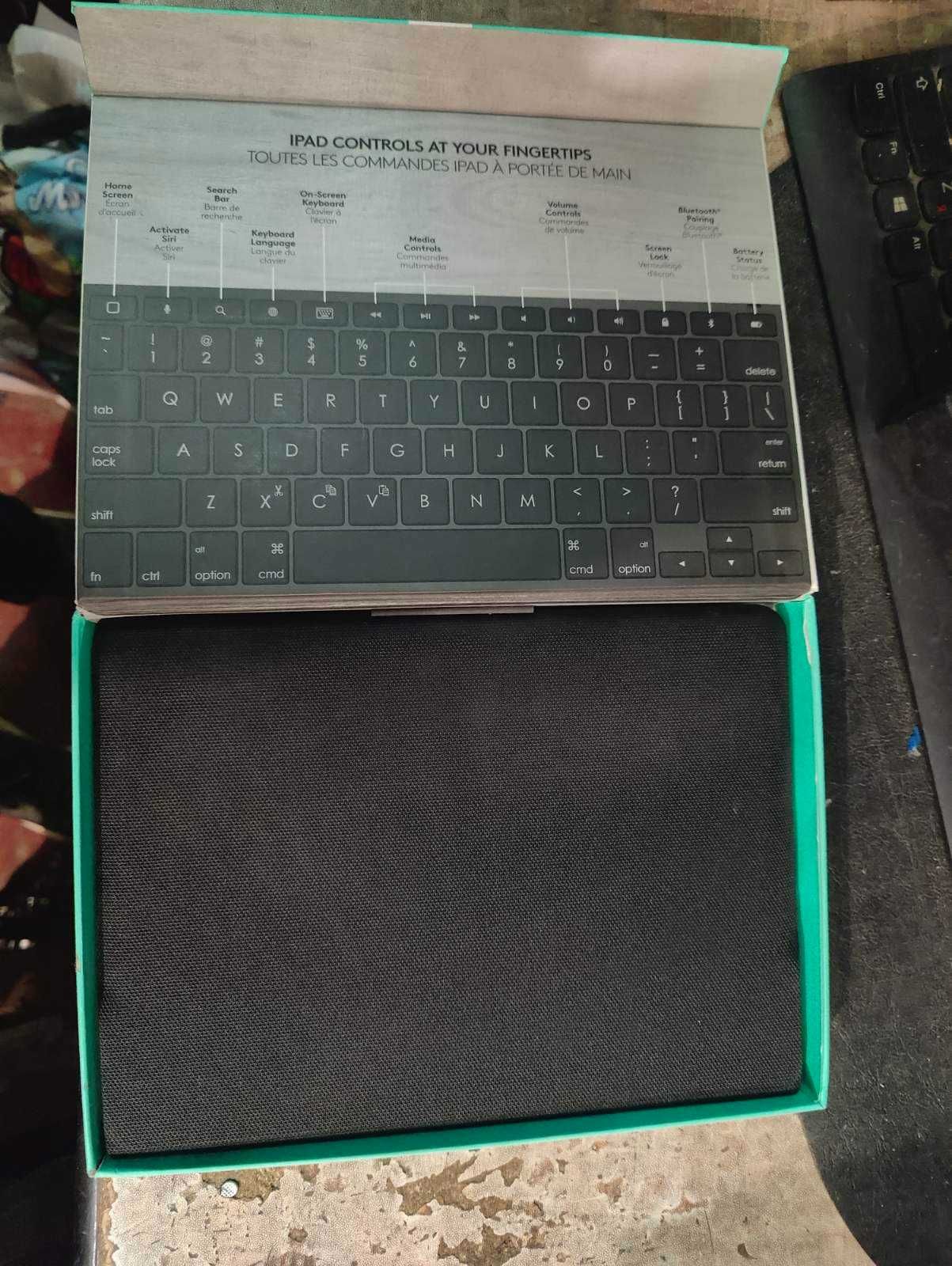 Чехол-клавиатура для планшета Logitech Slim Folio Apple iPad 5th/6th