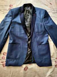 Мужской пиджак синего цвета