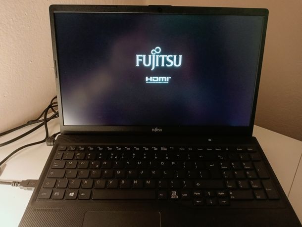 Laptop Fujitsu lifebook i3 16 gb SSD 512 na gwarancji