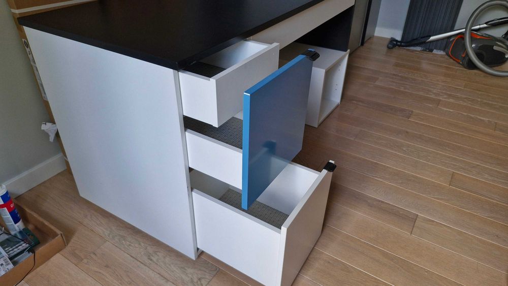 Biurko 140 L z kontenerkiem VOX Young Users