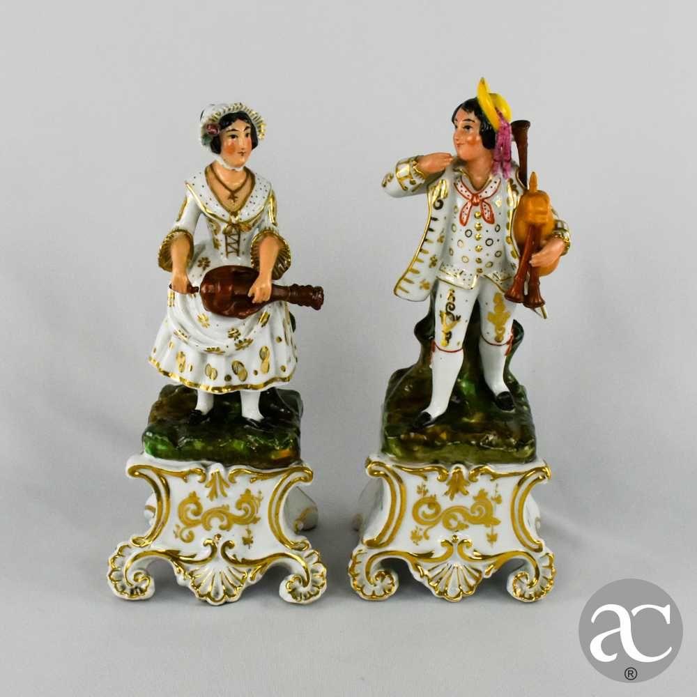 Par de figuras “Músicos”, porcelana Vieux Paris, policromadas séc. XIX